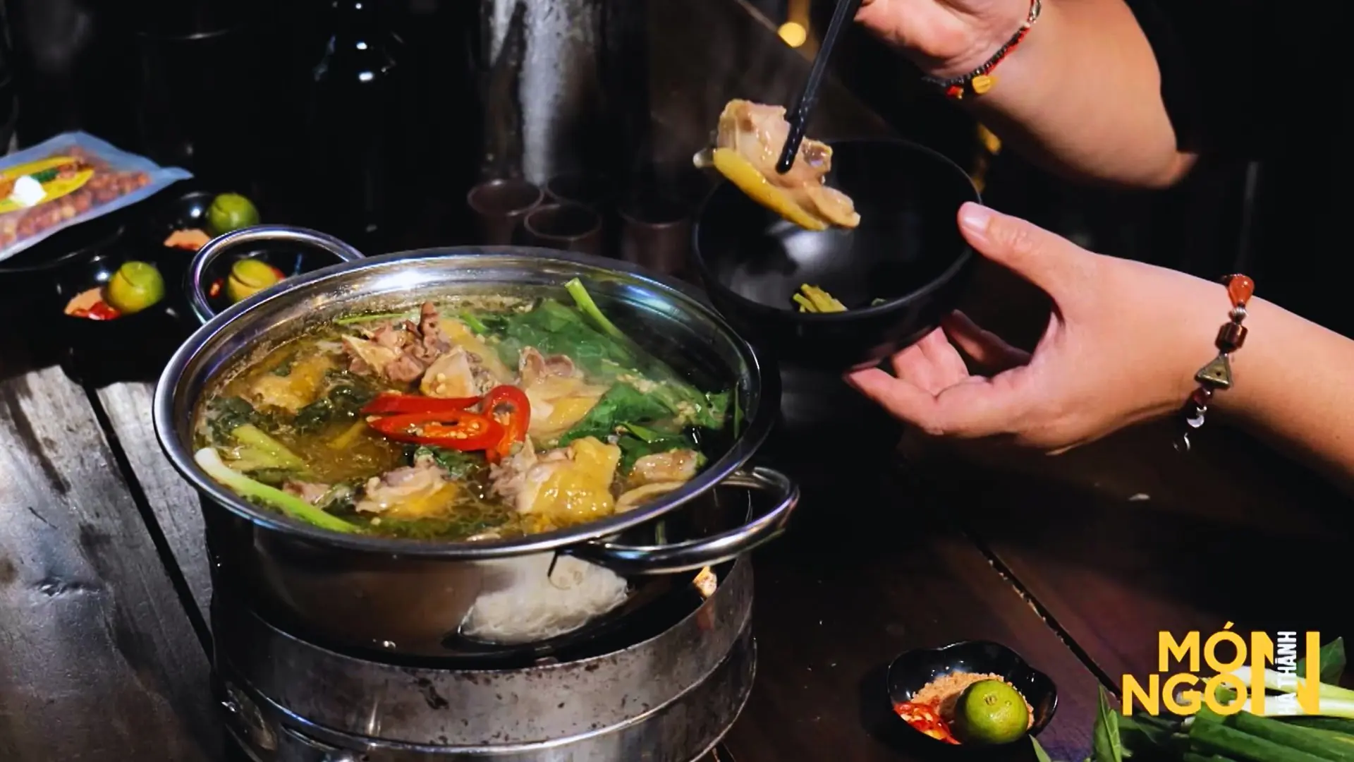 Lẩu gà bỗng rượu | Món ngon ở Hà Thành | 26/11/2025